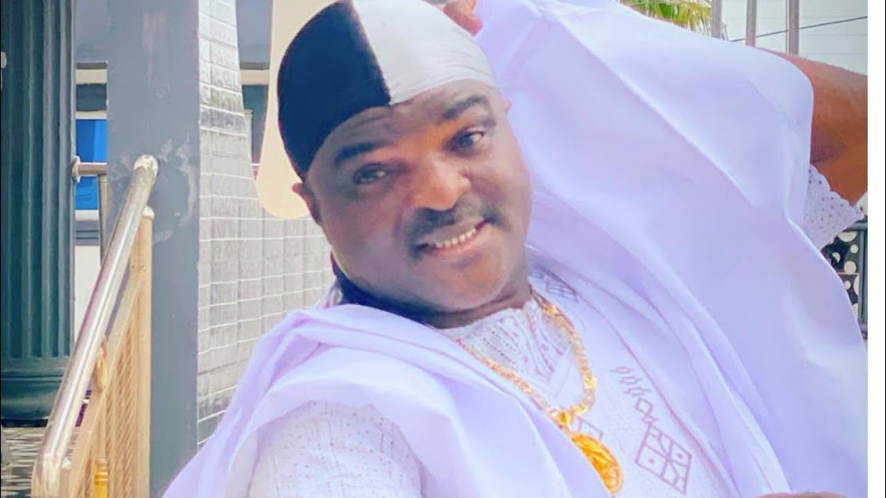 Paramount King of music, Alh.Abass  Obesere dazzles at d installation ceremony of  Iyalode of Imota