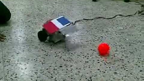 vision guided Robot playing with ball.mp4