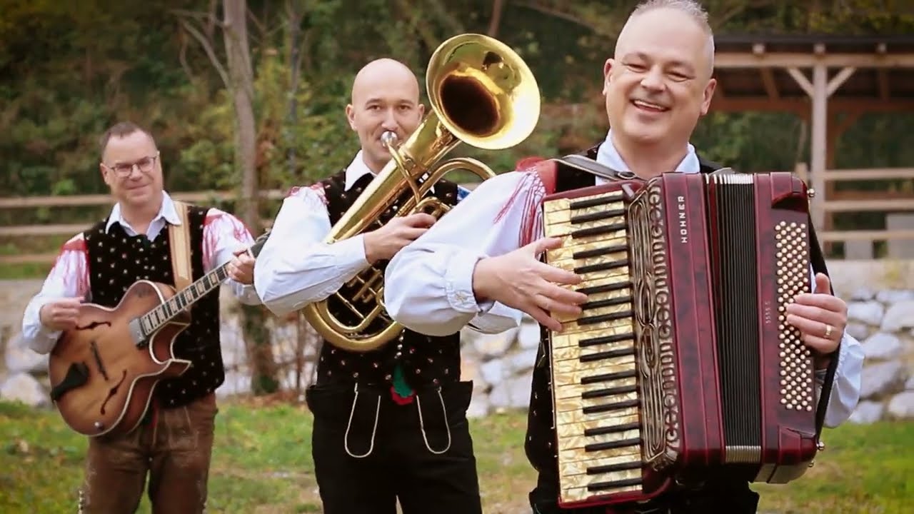 IGOR IN ZLATI ZVOKI – CELO NOČ SMO GA ŽINGALI (Official Video)