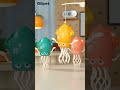 まさかの展開！？😂イカのおもちゃに猫が本気で喧嘩売ってるんだけど…w