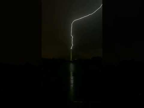 Lightning strikes Washington Monument in electric video | FOX 5 DC