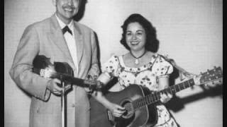 Wilma Lee & Stoney Cooper: Give Me The Roses While I Live chords