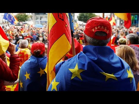 Plusieurs villes de Catalogne retirent le drapeau espagnol de leurs  bâtiments officiels (vidéo) - Le Soir