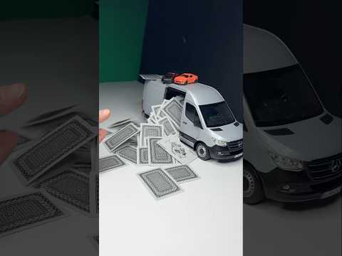 سيارات صغيره فوق السيارة 