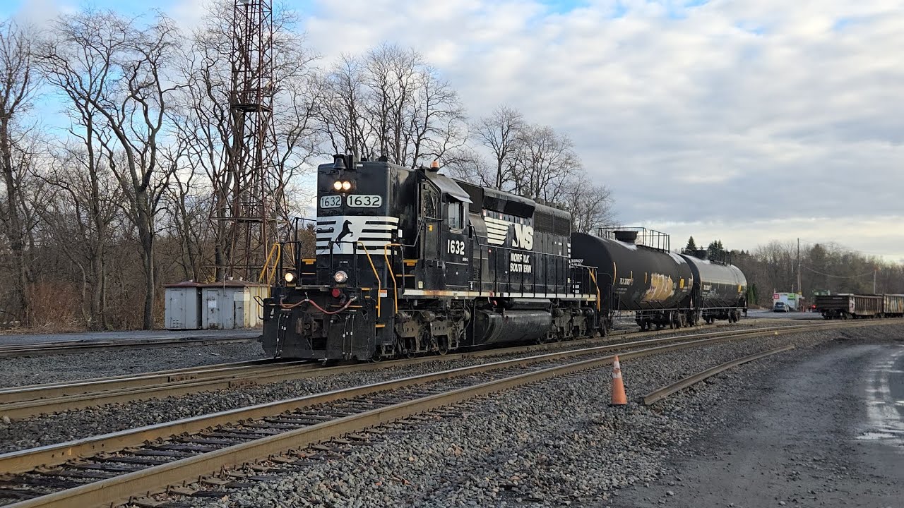 Ns High Hood SD40-2 at Taylor Yard, Pa 11/14/25