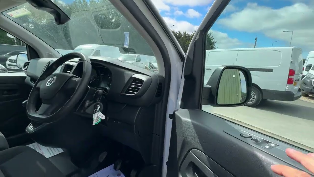 Nobody Told Me This About the Vauxhall Vivaro DS23 OEB