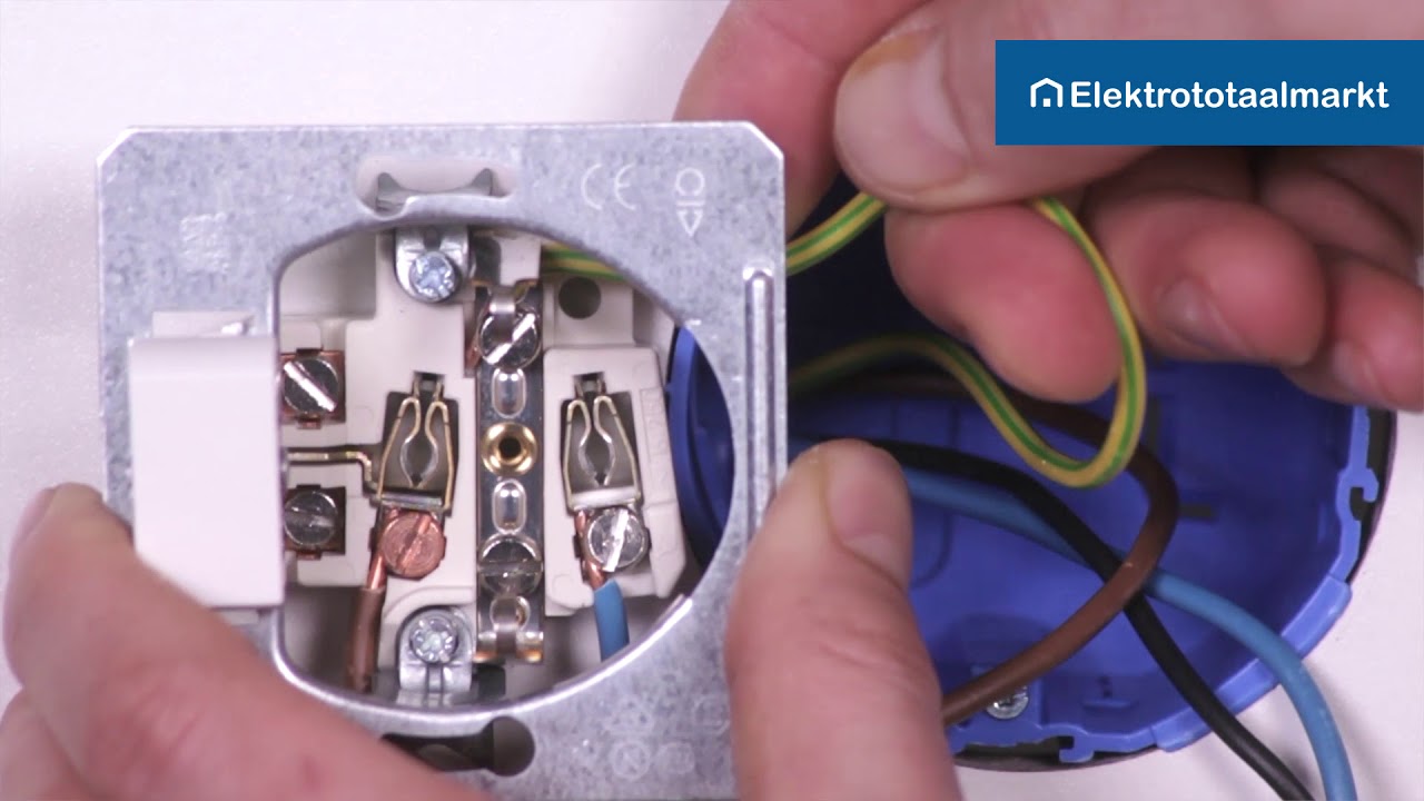 Dader Verplaatsbaar enkel Busch-Jaeger combinatie schakelaar-WCD in wisselschakeling aansluiten -  Elektrototaalmarkt.nl - YouTube