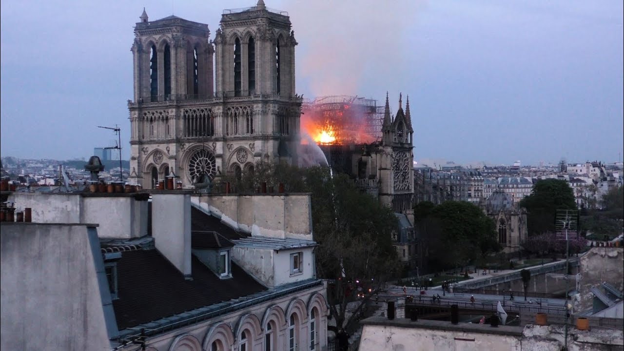 NOTRE DAME EN FEU : FILMÉ SUR LES TOITS DE PARIS EN 4K