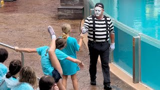 HILARIOUS Tom The SeaWorld Mime (ARRIVE EARLY)