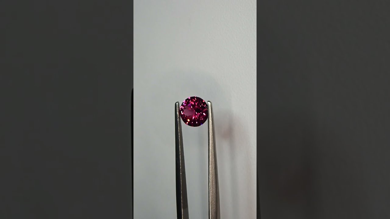 ロードライトガーネット Bright Brilliant Cut™️ 0.80ct - YouTube