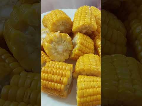 الذرة الحلوة المسلوقة بالزبدة
