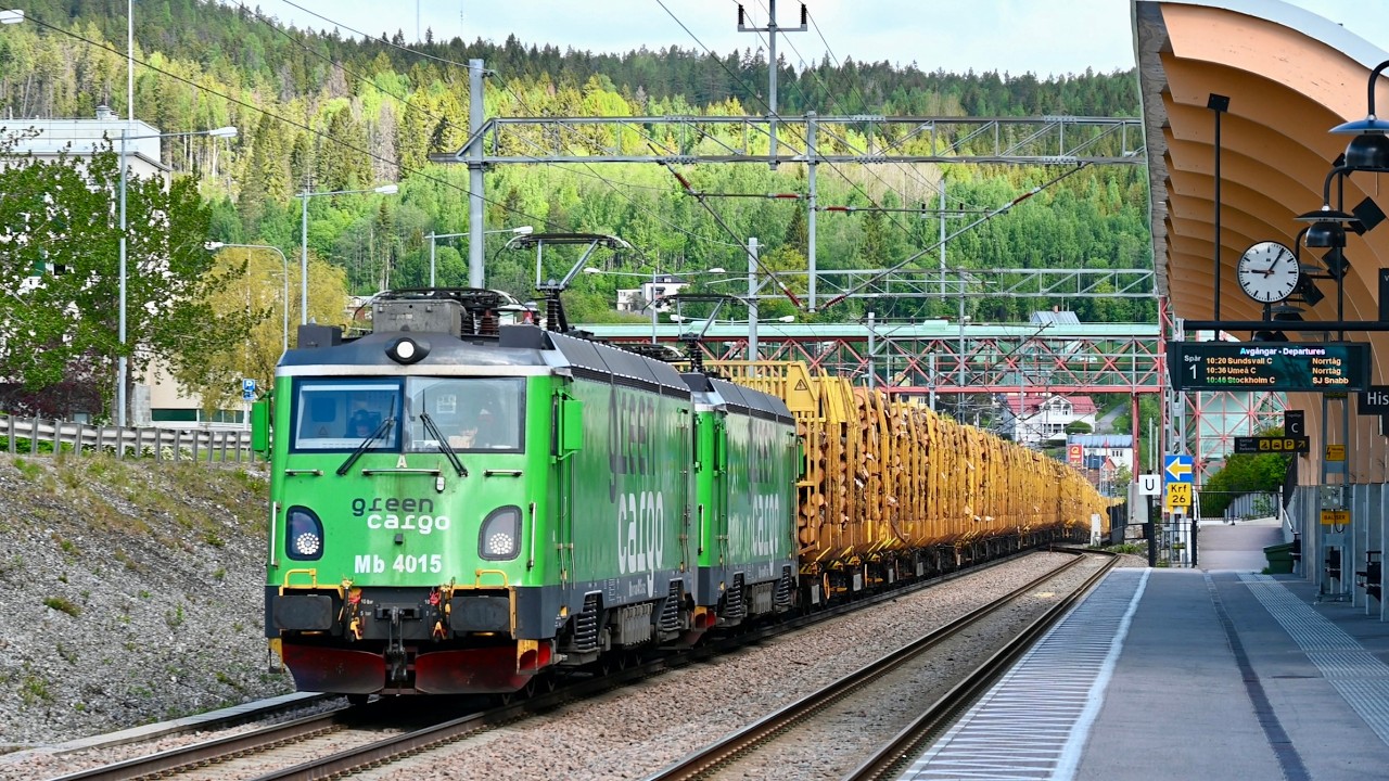 Trains in Kramfors along Ådalsbanan