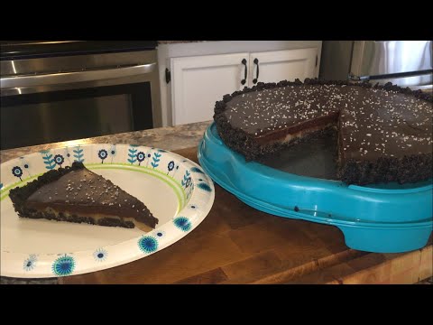 How To Make a Chocolate Caramel Oreo Pie