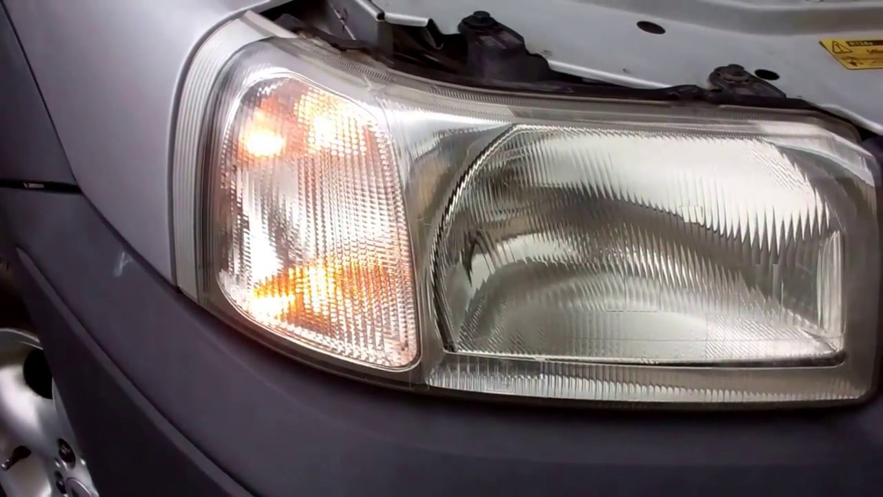 How to change front indicator bulbs on Land Rover