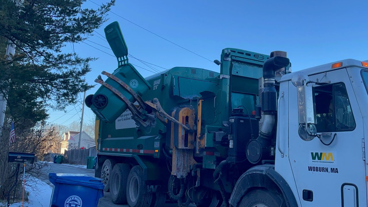WM LEU Labrie slammin recycle cans in the cold weather - YouTube