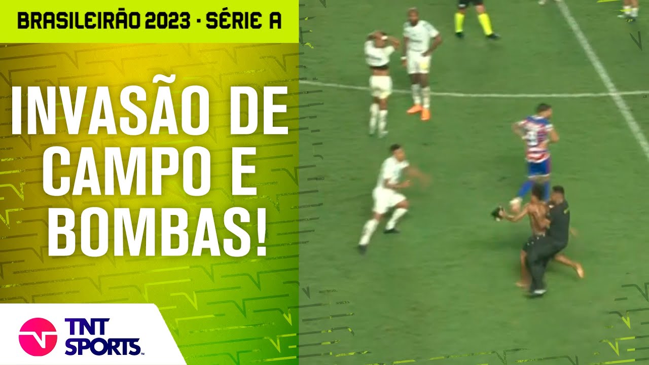 Torcedores do Santos lançam fogos em campo, e jogo é encerrado