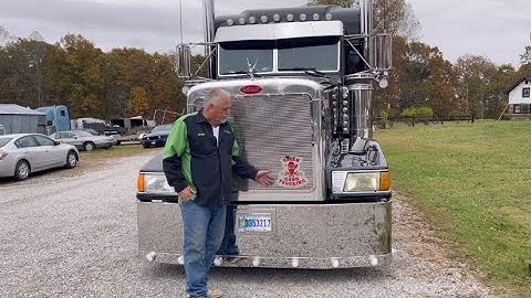 Beautiful Peterbilt 377 Full Walk-Around! 