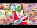 REGALO TODOS MIS JUGUETES en LA CALLE disfrazado del GRINCH - Juguetes vs Ami