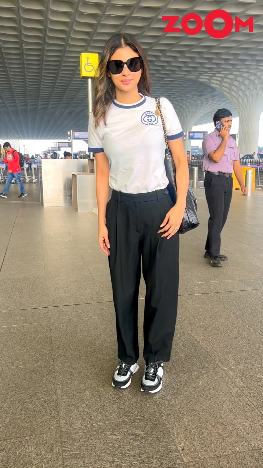 Mouni Roy's simple yet elegant look at the airport ? #shorts #mouniroy #spotted