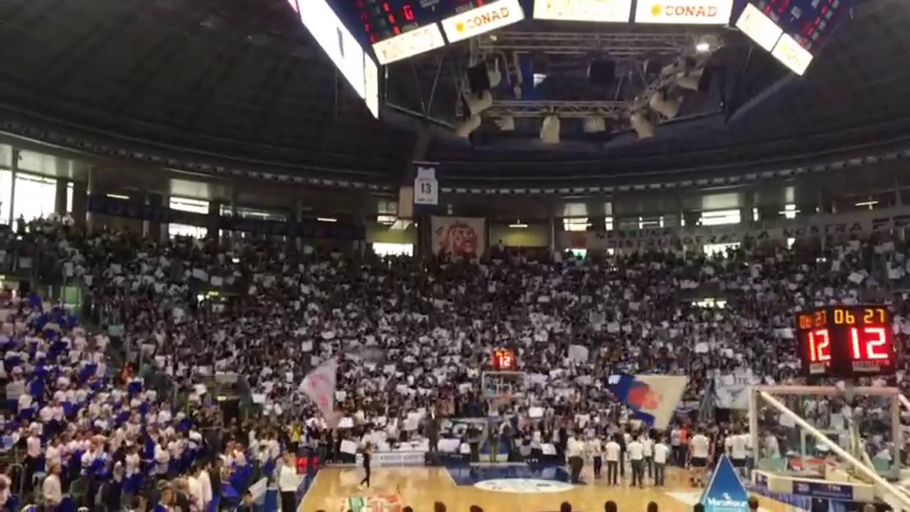 Fortitudo Bologna Treviso Basket Presentazione squadra e coreografia