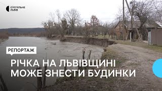 На Львівщині річка знесла дорогу: будинки у селі теж під загрозою підмивання