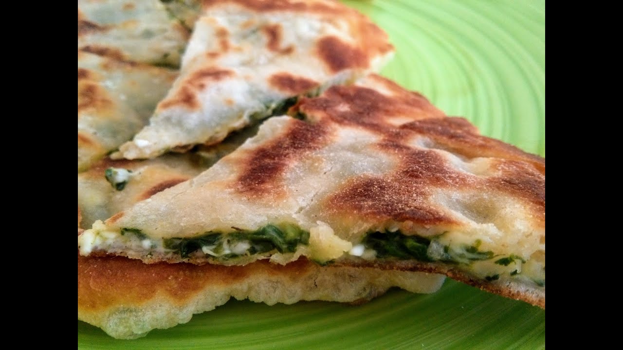 gefülltes Fladenbrot mit Spinat+Käse. Schnell und lecker. Sehr zart im ... gefülltes Fladenbrot mit Spinat+Käse. Schnell und lecker. Sehr zart im ...