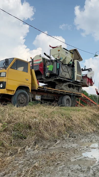 Kombi Bimo 102 SS Naik Towing #combineharvester #kombipadi #kombisawah #shorts