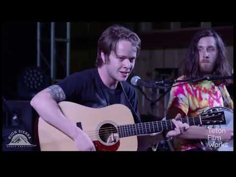 Billy Strings - The Train That Carried My Girl from Town [HSMF 2017]