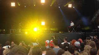 Video thumbnail of "Oscar and the Wolf - Bloom (Oh My Baby) (live @ Mainsquare Fest, Arras)"