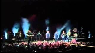 Sugarland holds moment of silence