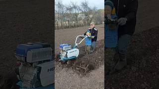 Обработка земли фрезами #мотоблок #огород #весна