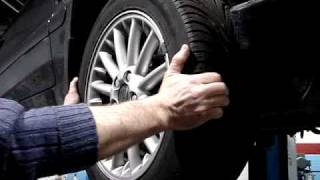 Volvo  controlarm / ball joint loose