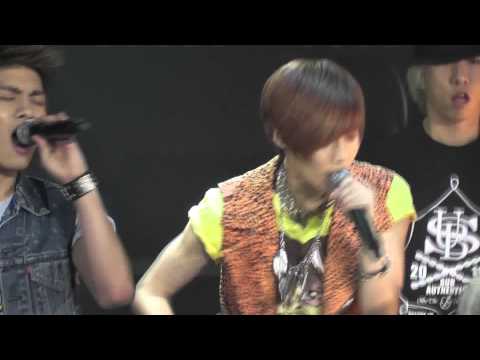 [11062011] SM TOWN LIVE in Paris - 샤이니 (SHINee) - 누난 너무 예뻐 (Replay) (Taemin Focus)