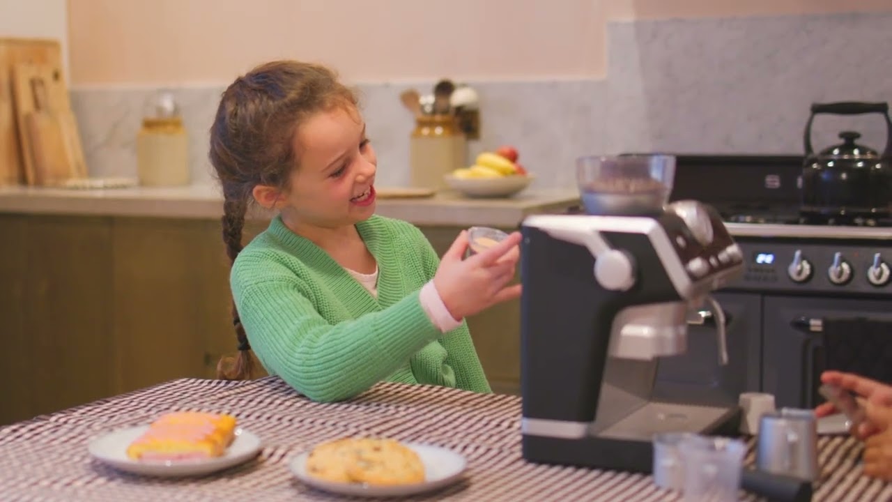 Casdon De'Longhi Jouet - Machine à café Barista - Ensemble de Cuisine pour  Enfants avec pièces Mobiles, Sons réalistes et café Magique - 3 Ans + :  : Jeux et Jouets