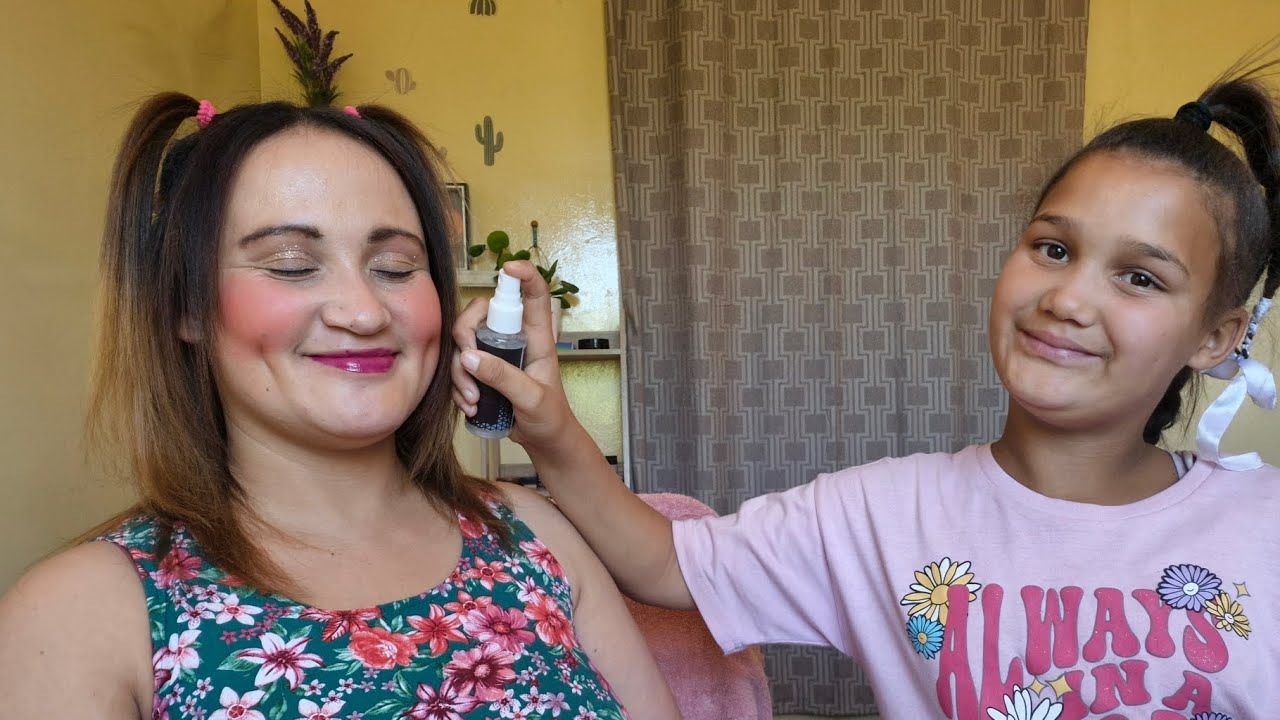 Asmr - 12 year old Girl does my make-up and hair // Relaxing combing and makeup application