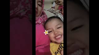 Mama Muda Berjilbab Menyusui, subscribe ya supaya upload full video' beautiful breastfeeding