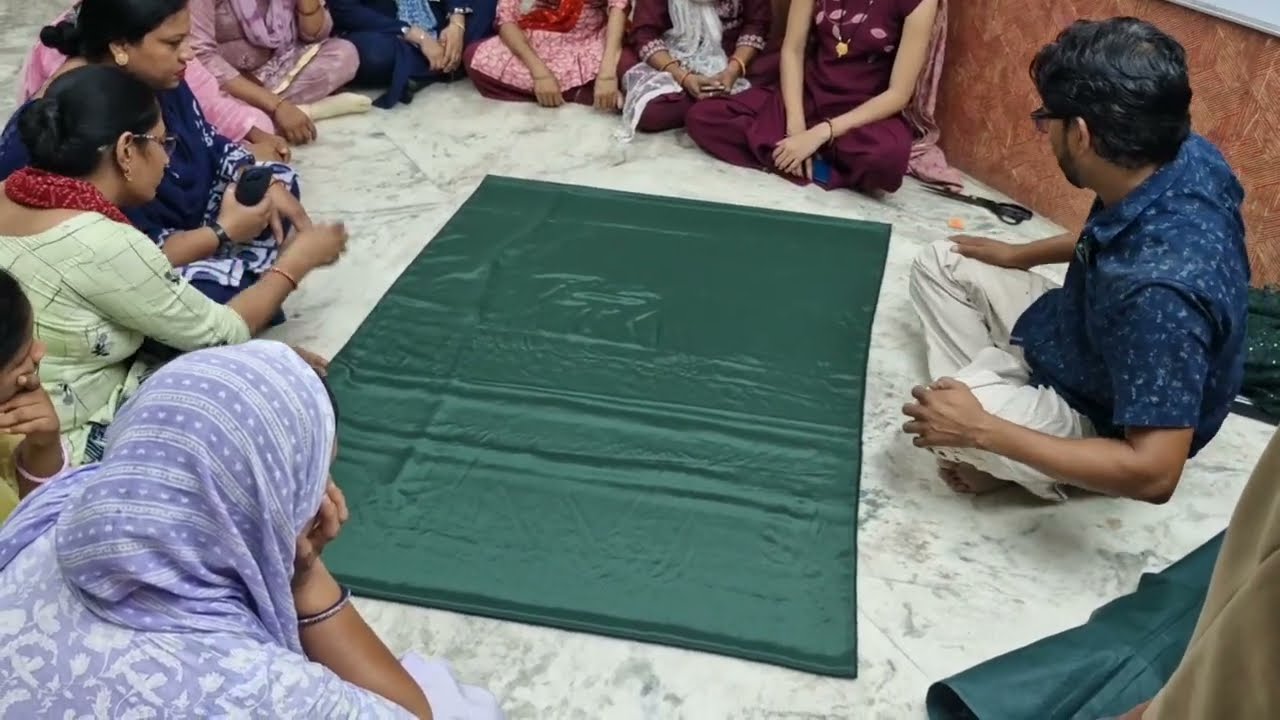 ऑफलाइन क्लास में सिखाई पार्टी वियर ड्रेस | Party Were Dress For Women.