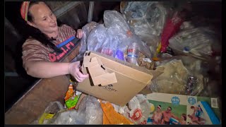 Nighttime Dumpster Diving at Dollar General CVS and More!