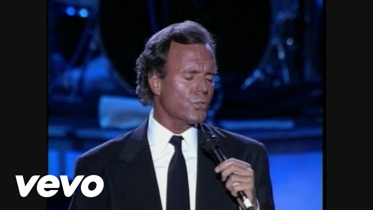 Julio Iglesias - Moonlight Lady (taken from "Starry Nights" concert DVD)