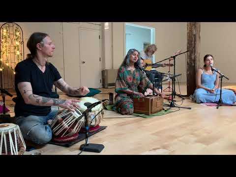 Nina Rao: Ramaya Sri Ram Vandana and Hanuman Chalisa Live