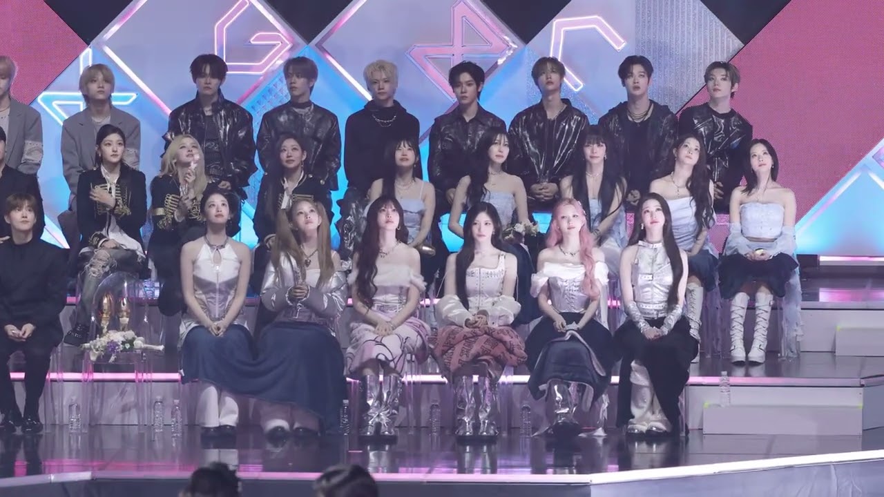 251115 UNIS SWICY stage reaction @KGMA (IVE KISSOFLIFE fromis_9)