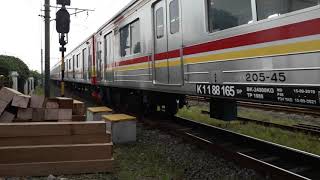 KRL Seri Jr-205 Marchen melintas Jpl25 Depok