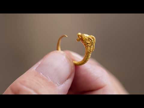 Gold earring dating back over 2000 years discovered in the City of David