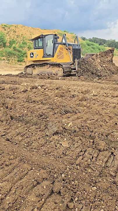 #missedcall #heavyequipment #bluecollar #diesel #mechanic #deere #dozer #hydraulic #valve #dirt