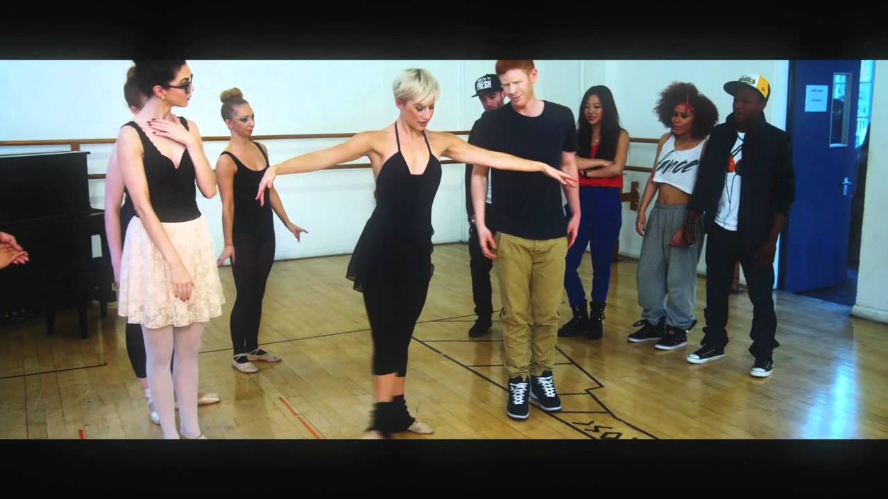 Dodgy Moves - Soundextra Ft Looper