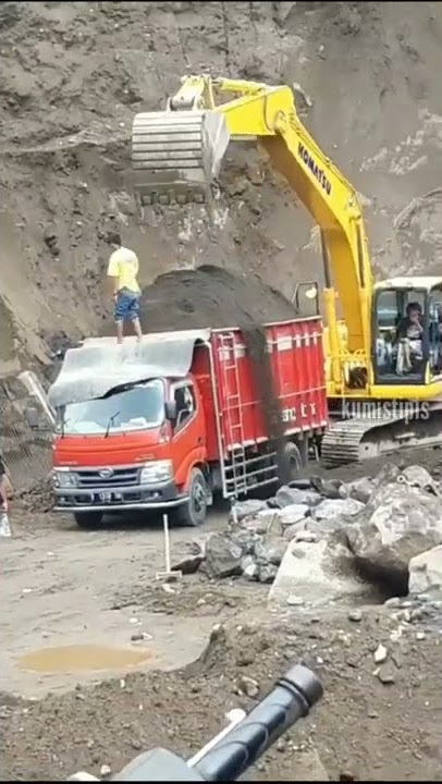 TRAGEDI TRUCK MUATAN PASIR MERAPI GLOGOR KENONG
