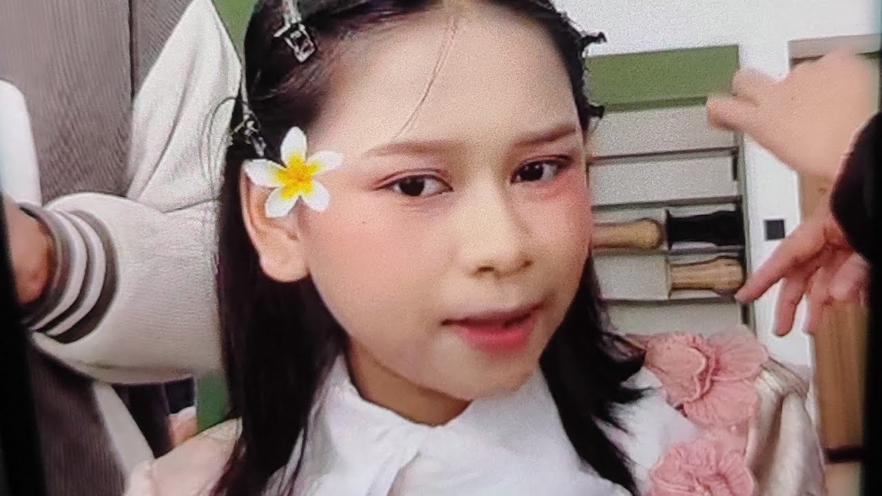 LIVE DEDE APRIL PERSIAPAN ACARA DI AKSI INILAN MAKE UP DEDE APING.