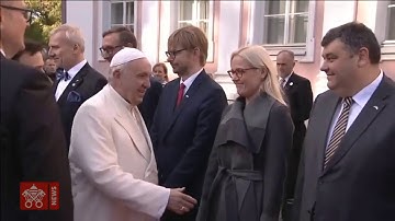 Tông du Estonia 25.09.2018: Chào đón Đức Thánh Cha tại phủ tổng thống
