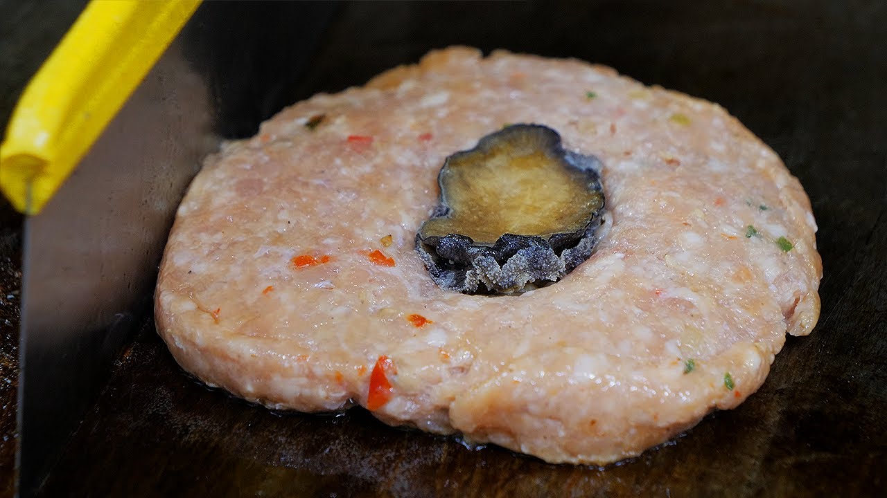 흑돼지 전복 떡갈비 / grilled abalone with pork tteokgalbi / korean street