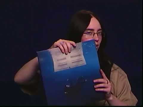 gir oss en sniktitt på vinylen til "HIT ME HARD AND SOFT"